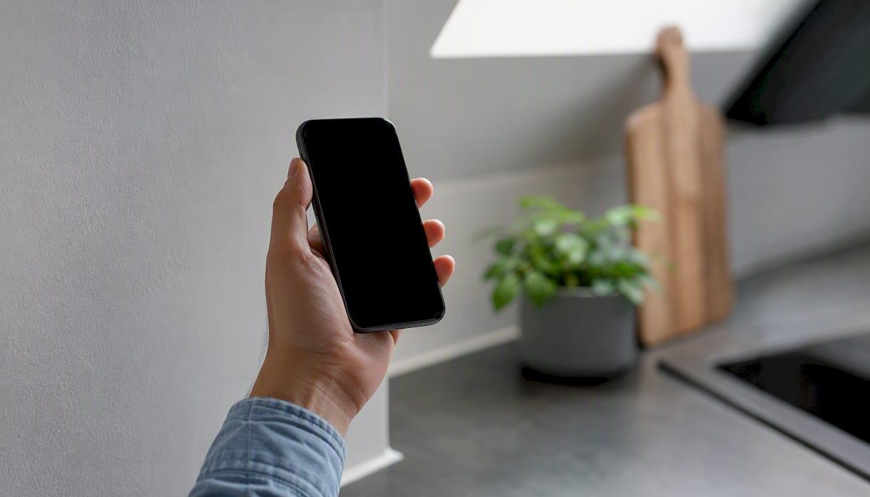 Binnen een wifi-gesprek voeren met je smartphone in de hand